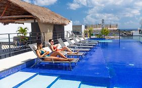 Sunday Hotel 52 at Playa del Carmen